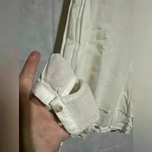 J. JILL Long Sleeve Layered Hem Cream Blouse Top Shirt Sz L Keyhole Back NWOT - Picture 3 of 5